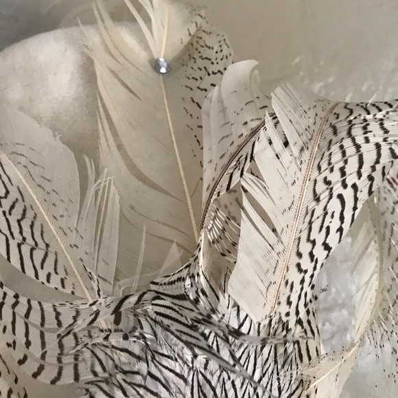 AMAZING FRENCH DESIGNER VINTAGE CREAM \'FEZ\' HAT WITH FEATHERS & RHINESTONES main image 6